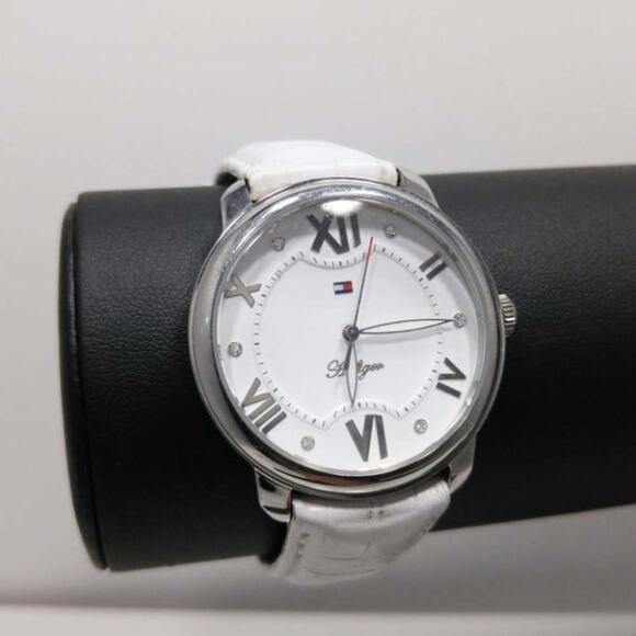 Hilfiger Ladies Watch White, Leather Band, NEW BATTERY - Picture 6 of 16